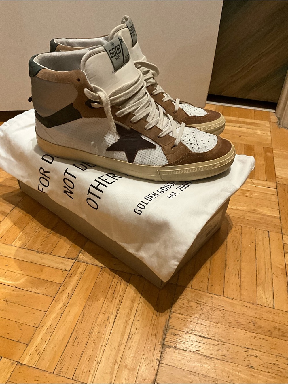 Golden Goose Men’s High-Top Sneakers in White, Brown and Black Star - Picture 3 of 5